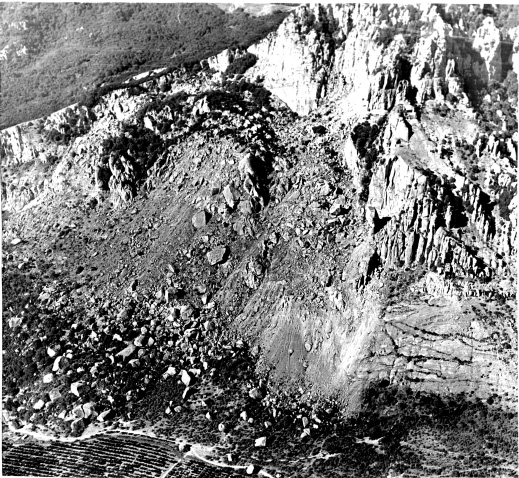 Рис. 9.2. Фотография обвала на горе Демерджи, южный берег Крыма